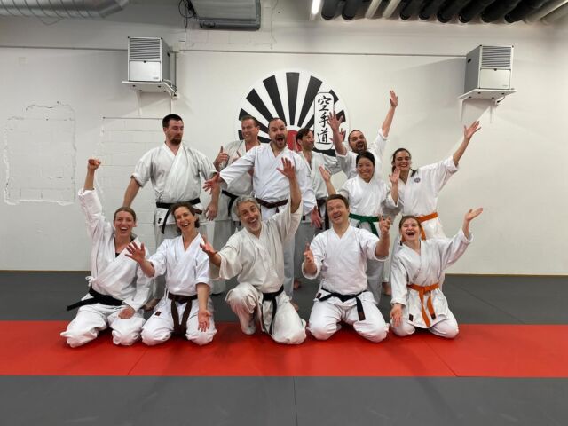 Kata-Stage - Tag 2

Auch heute war wieder spannend und lehrreich. Abgerundet wurde der Tag mit einer erfolgreichen Prüfung und zwei neuen Grüngurten - herzliche Gratulation euch beiden, toll gemacht 🤩

#sks #shotokai #karate #shotokaikarate #shotokaikarateschweiz #kata #bunkai #gurtprüfung